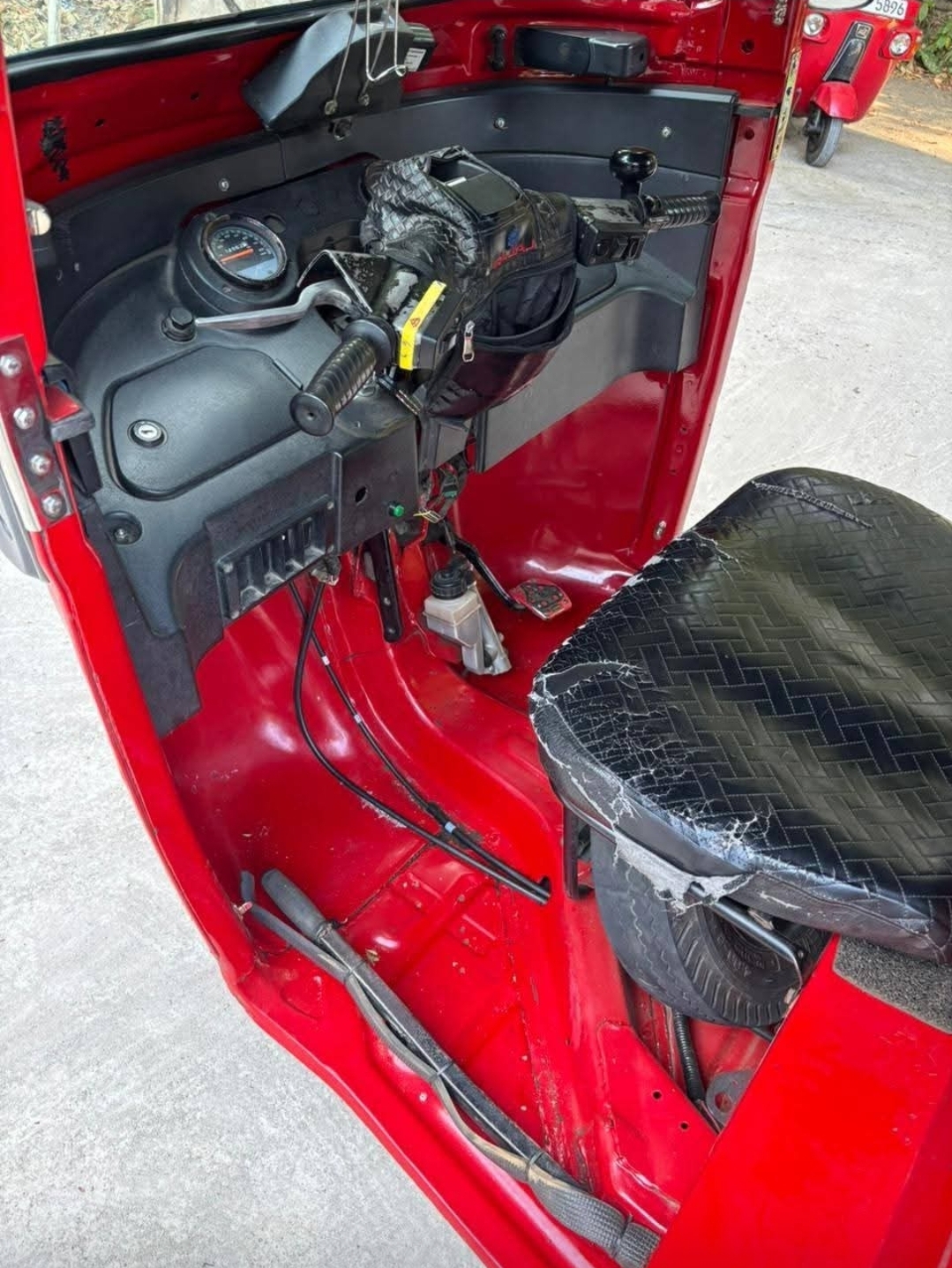 Bajaj Three Wheel 2015 - භාවිතා කරන ලද ත්‍රිරෝද රථය sale in Sri Lanka - patpat.lk