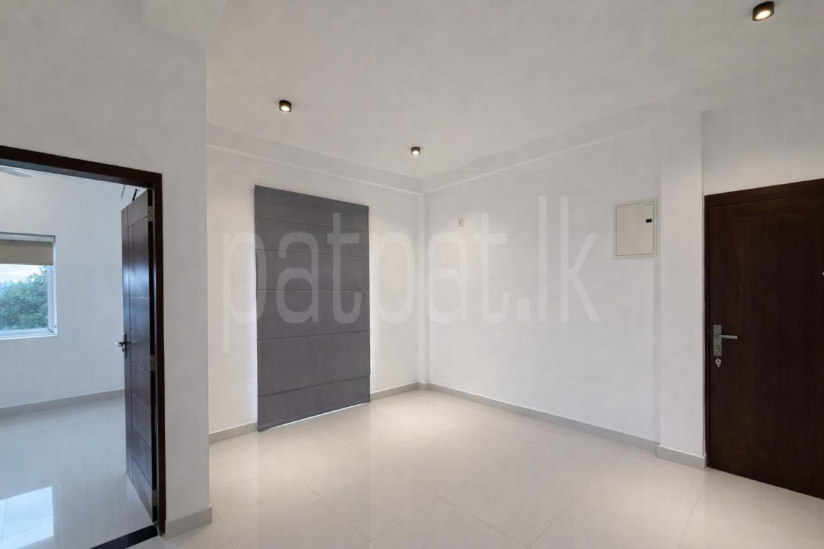 Unfurnished Apartment for Sale in Athurugiriya