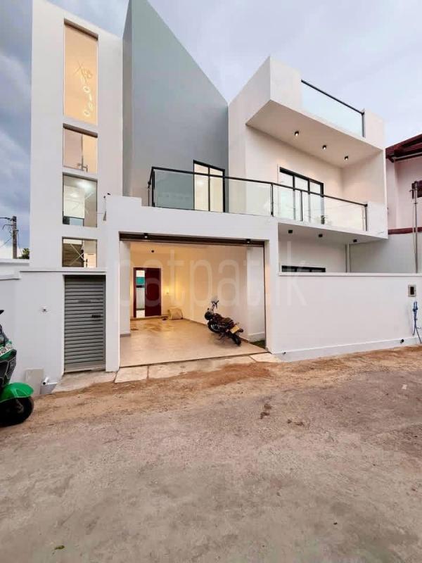 House for Sale in Athurugiriya ads-image-1