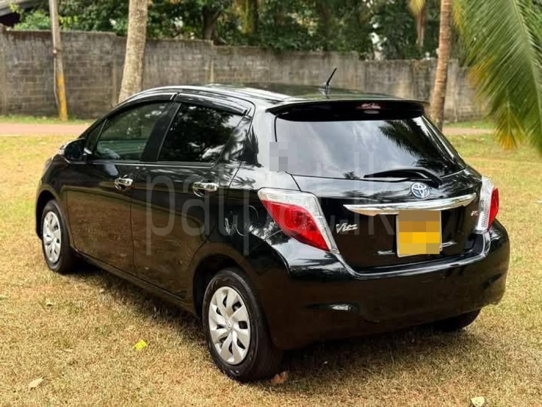 Toyota Vitz 2015 - பயன்படுத்தப்பட்டது கார் sale in Sri Lanka - patpat.lk