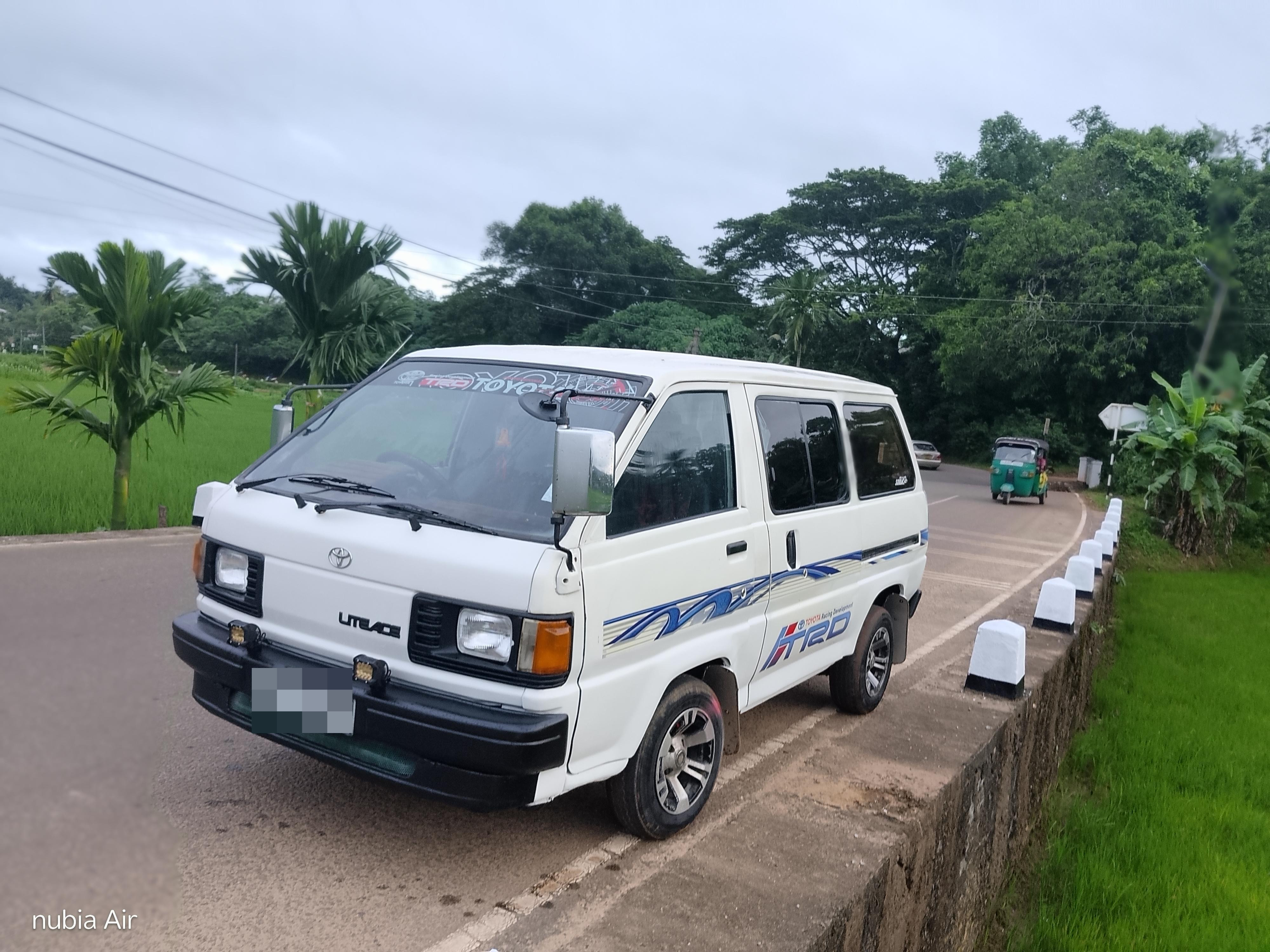 Toyota LITE ACE  1993 - மறுசீரமைக்கப்பட்டது வேன் sale in Sri Lanka - patpat.lk