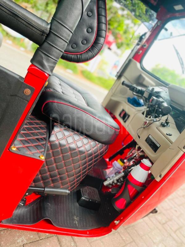 Bajaj Three Wheel 2025 - பயன்படுத்தப்பட்டது முச்சக்கர வண்டி sale in Sri Lanka - patpat.lk