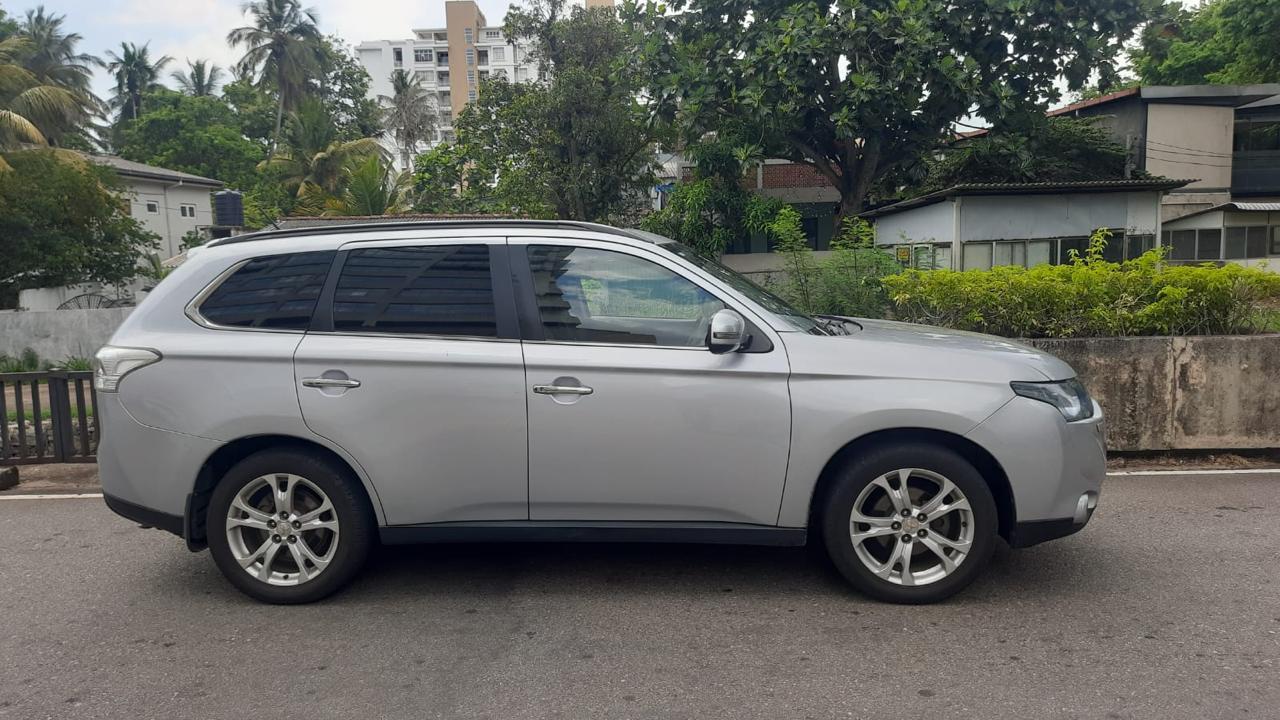 Mitsubishi Outlander 2013 - பயன்படுத்தப்பட்டது SUV sale in Sri Lanka - patpat.lk