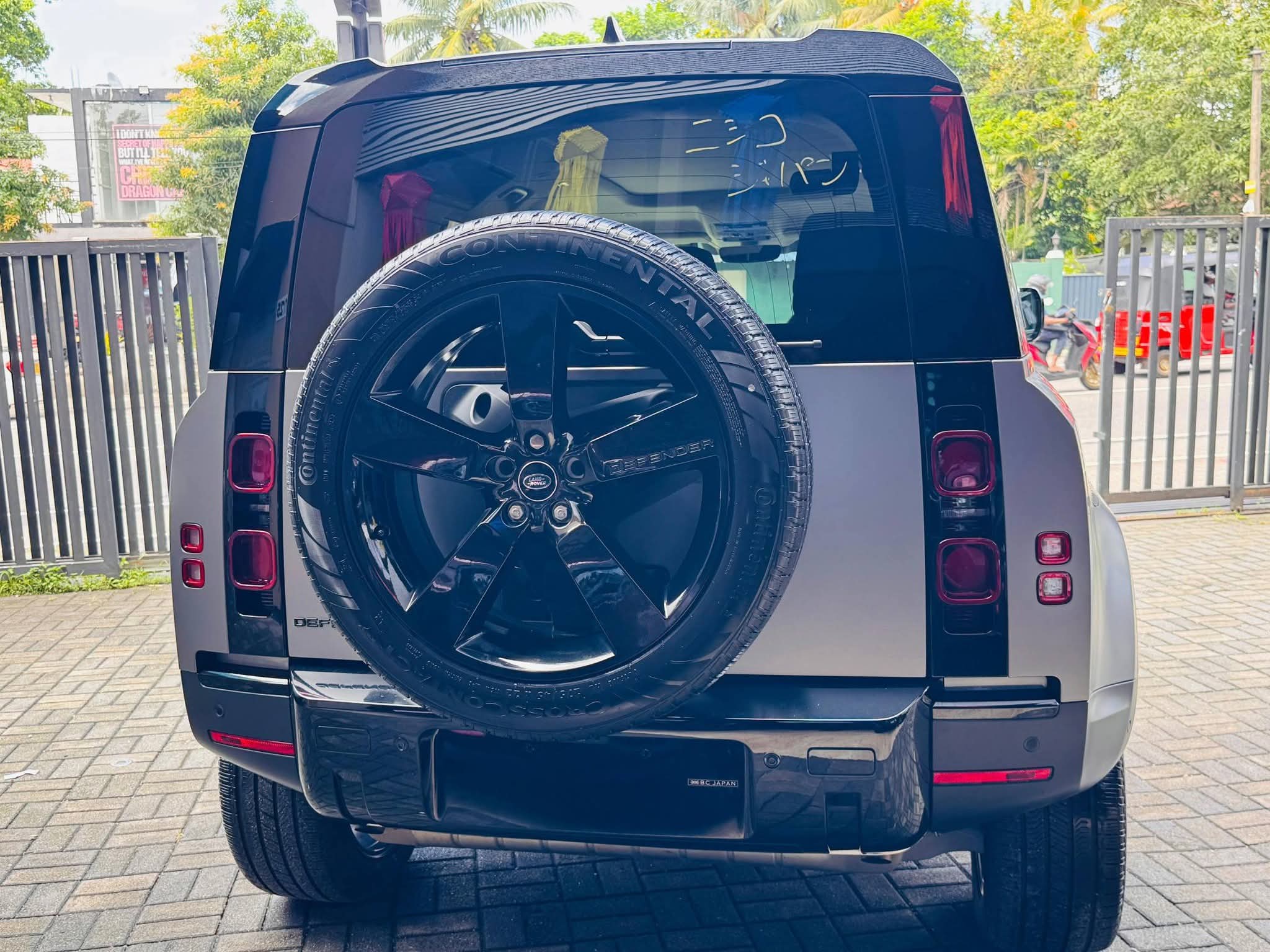 Land Rover Defender 2023 - சான்றளிக்கப்பட்டது SUV sale in Sri Lanka - patpat.lk