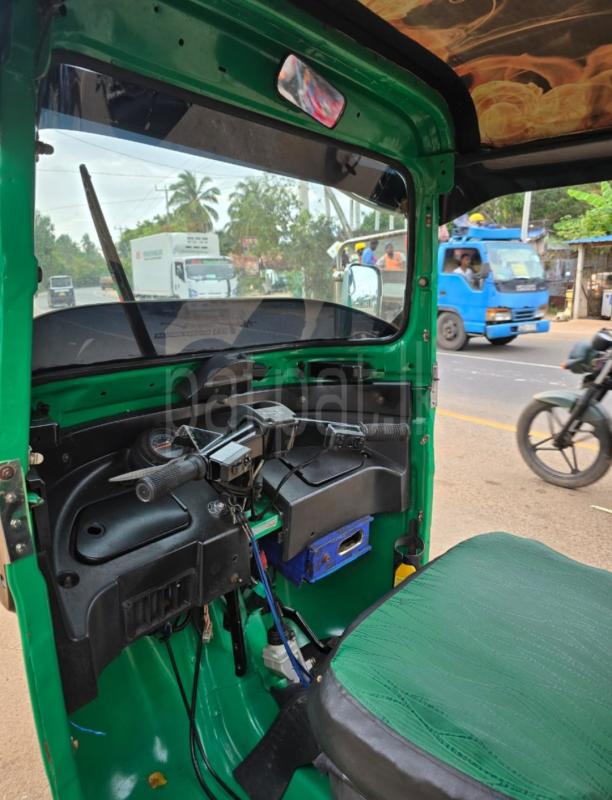 Bajaj Three Wheel 2015 - பயன்படுத்தப்பட்டது முச்சக்கர வண்டி sale in Sri Lanka - patpat.lk