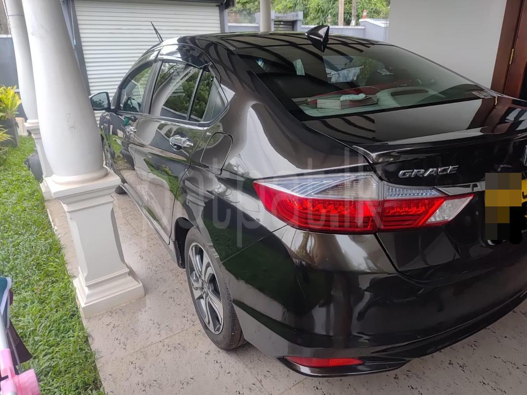 Honda Grace 2015 - பயன்படுத்தப்பட்டது கார் sale in Sri Lanka - patpat.lk