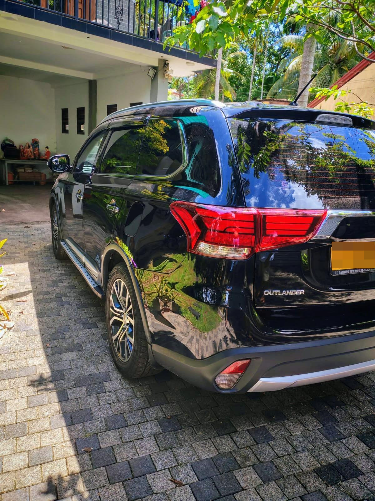 Mitsubishi Outlander 2015 - Used SUV sale in Sri Lanka - patpat.lk
