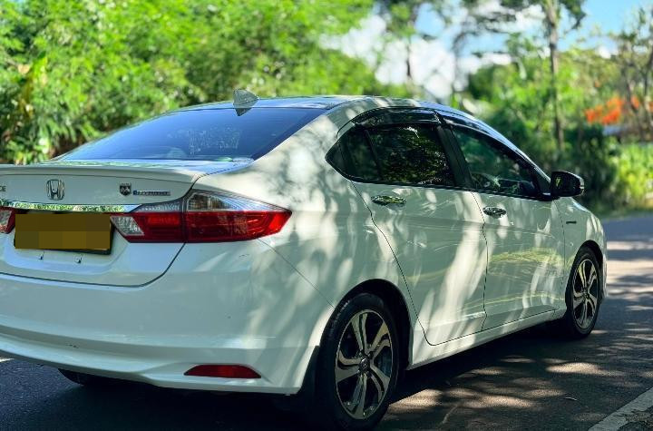 Honda Grace 2015 - பயன்படுத்தப்பட்டது கார் sale in Sri Lanka - patpat.lk