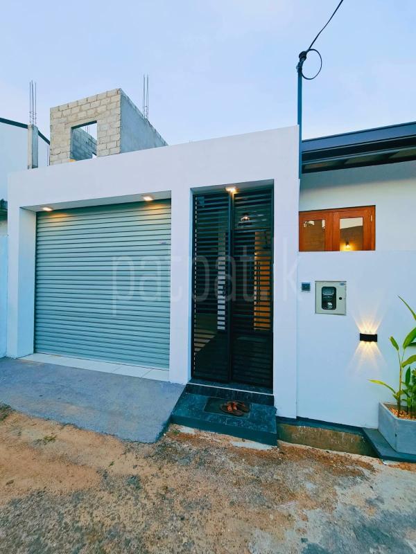 House for Sale in Athurugiriya