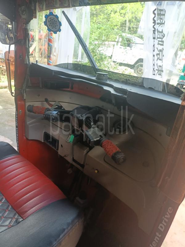 Bajaj 4 stroke 2015 - பயன்படுத்தப்பட்டது முச்சக்கர வண்டி sale in Sri Lanka - patpat.lk