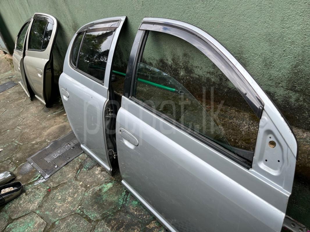 Toyota vitz scp 10 door set ads-image-1