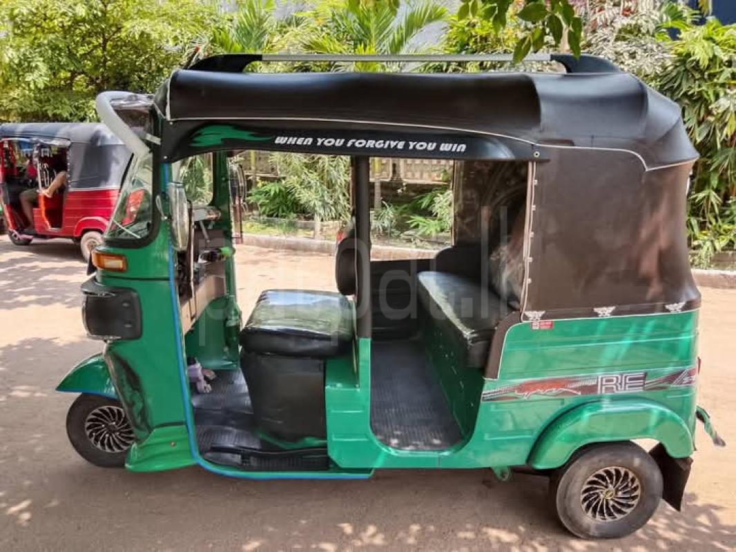 Bajaj 4 stroke 2016 - பயன்படுத்தப்பட்டது முச்சக்கர வண்டி sale in Sri Lanka - patpat.lk