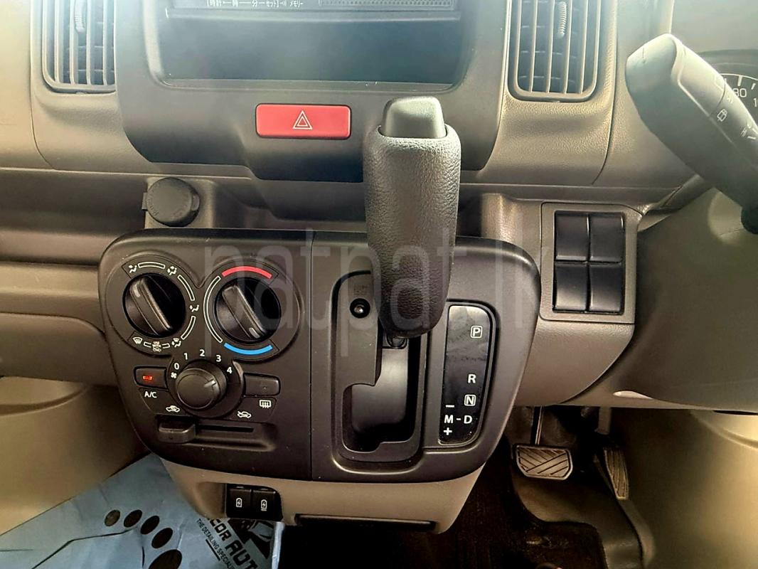 Nissan Clipper 2023 - மறுசீரமைக்கப்பட்டது வேன் sale in Sri Lanka - patpat.lk