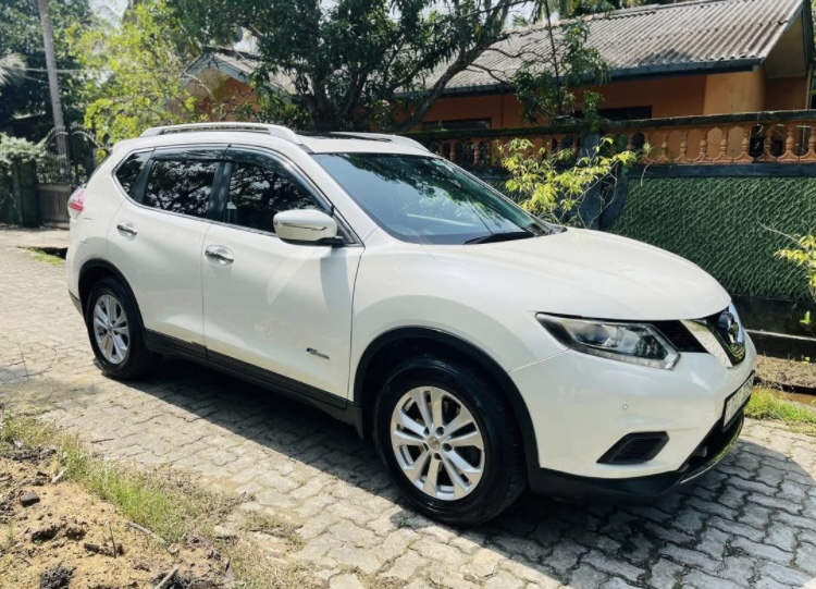 Nissan X Trail 2016 - பயன்படுத்தப்பட்டது SUV sale in Sri Lanka - patpat.lk