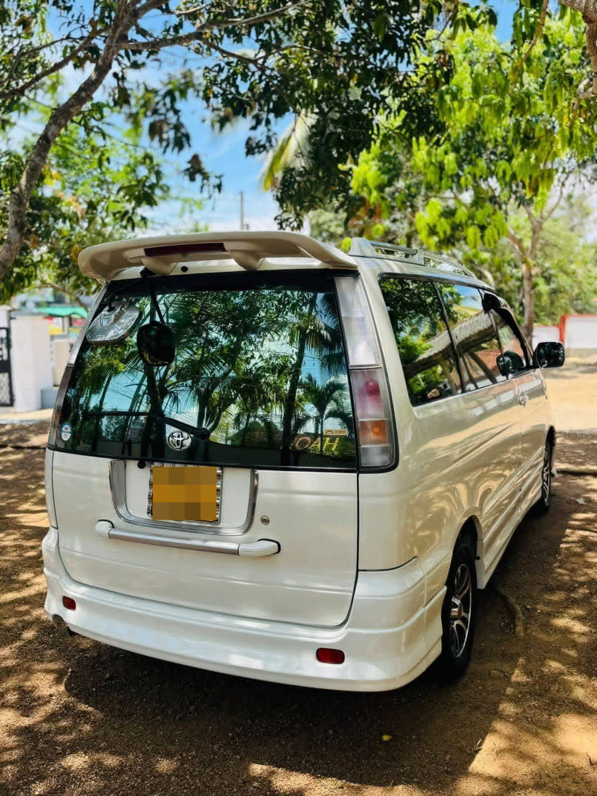 Toyota Noah 2004 - භාවිතා කරන ලද වෑන් රථය sale in Sri Lanka - patpat.lk