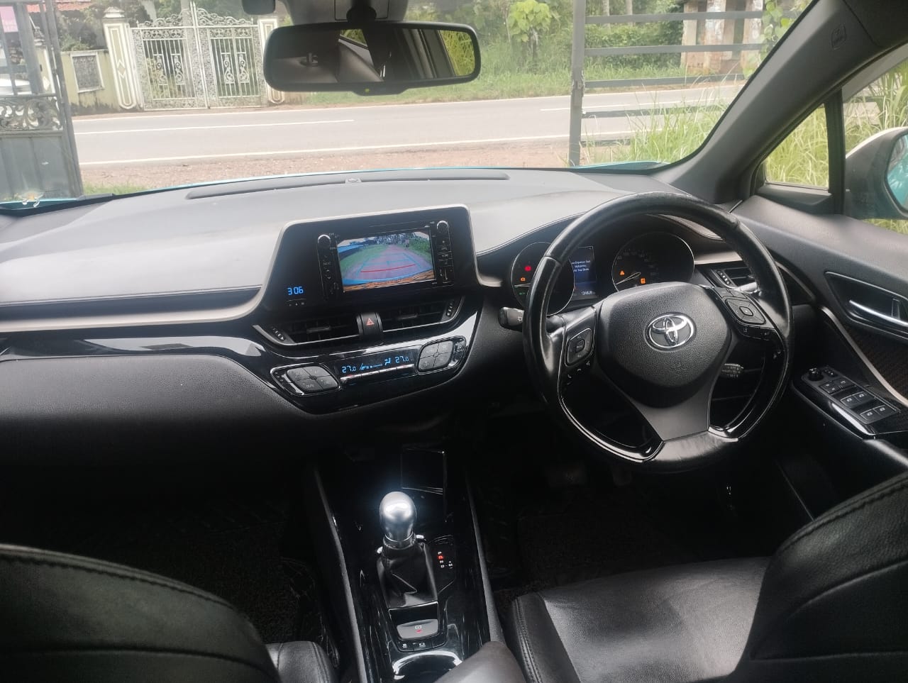 Toyota CHR 2017 - பயன்படுத்தப்பட்டது SUV sale in Sri Lanka - patpat.lk