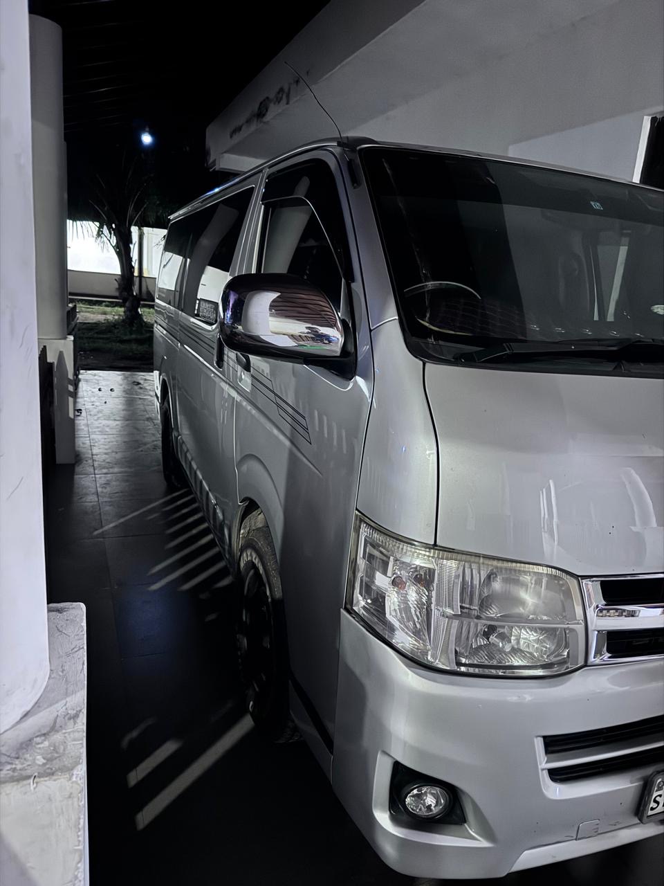 Toyota Hiace 2007 - භාවිතා කරන ලද වෑන් රථය sale in Sri Lanka - patpat.lk