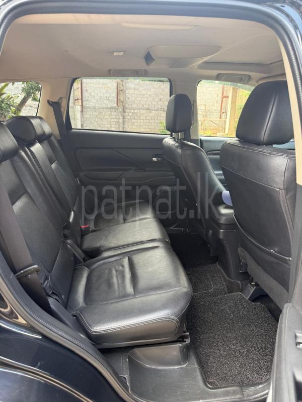 Mitsubishi Outlander 2017 - Used SUV sale in Sri Lanka - patpat.lk