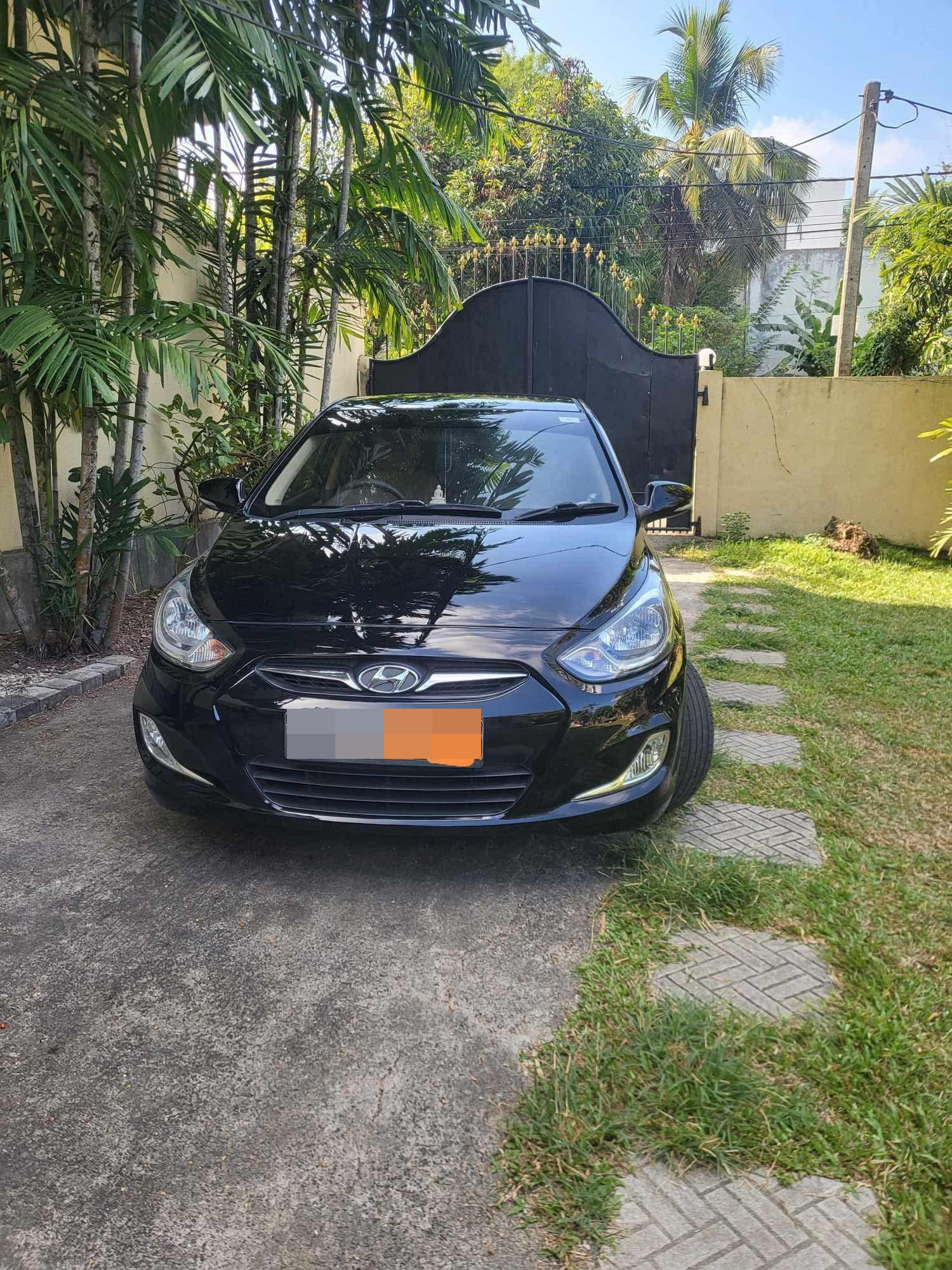 Hyundai Accent 2012 ads-image-1