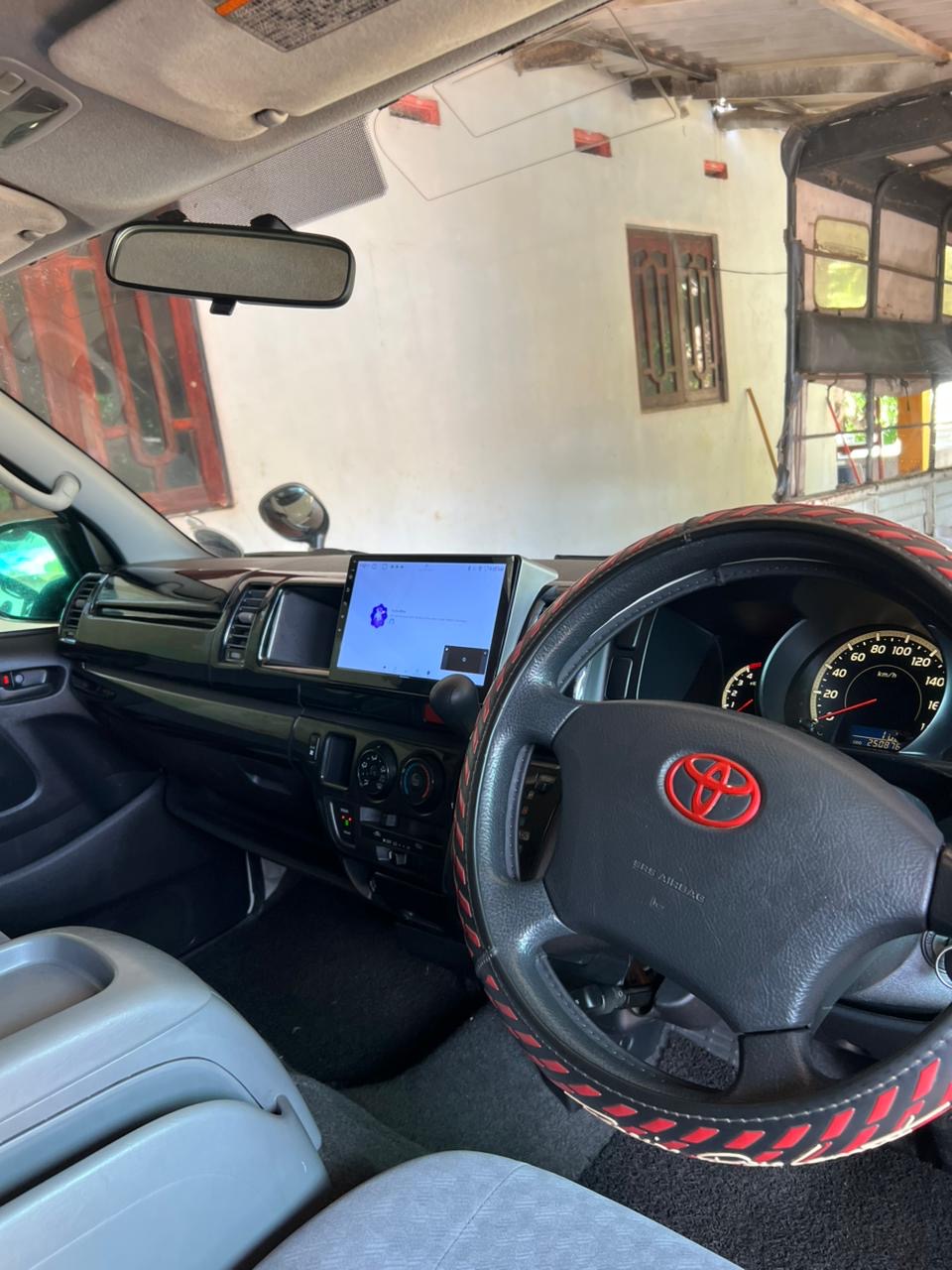 Toyota Hiace 2008 - භාවිතා කරන ලද වෑන් රථය sale in Sri Lanka - patpat.lk