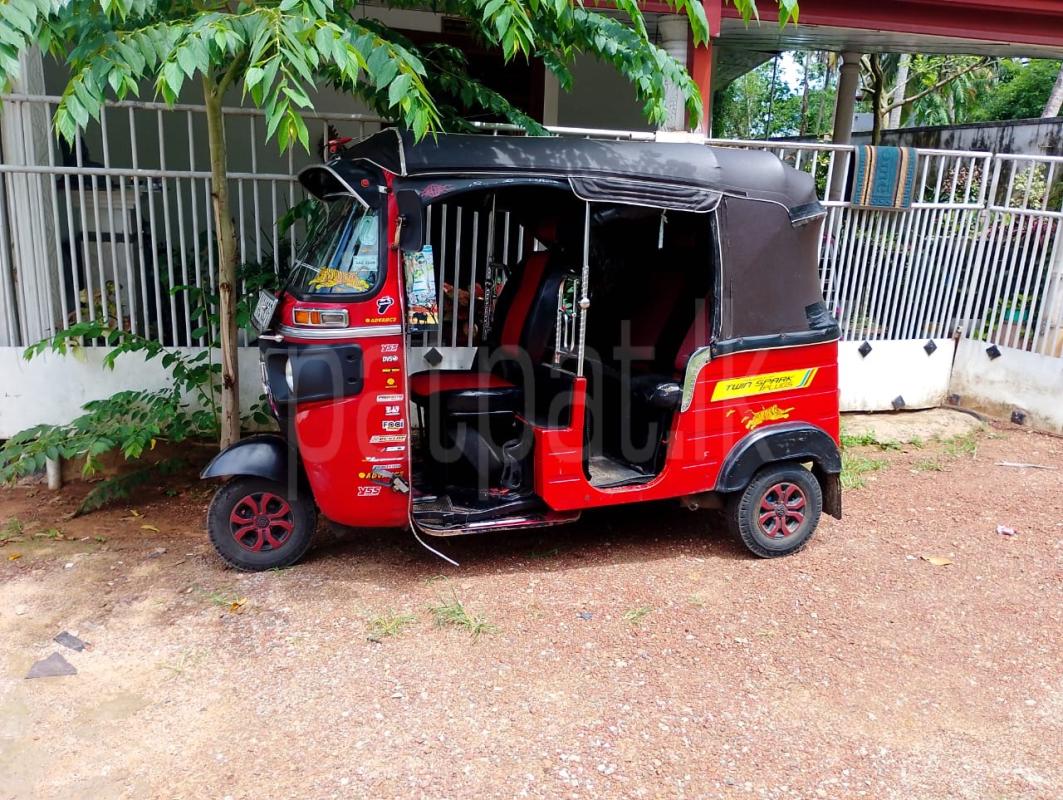 Bajaj 4 stroke 2015 - பயன்படுத்தப்பட்டது முச்சக்கர வண்டி sale in Sri Lanka - patpat.lk