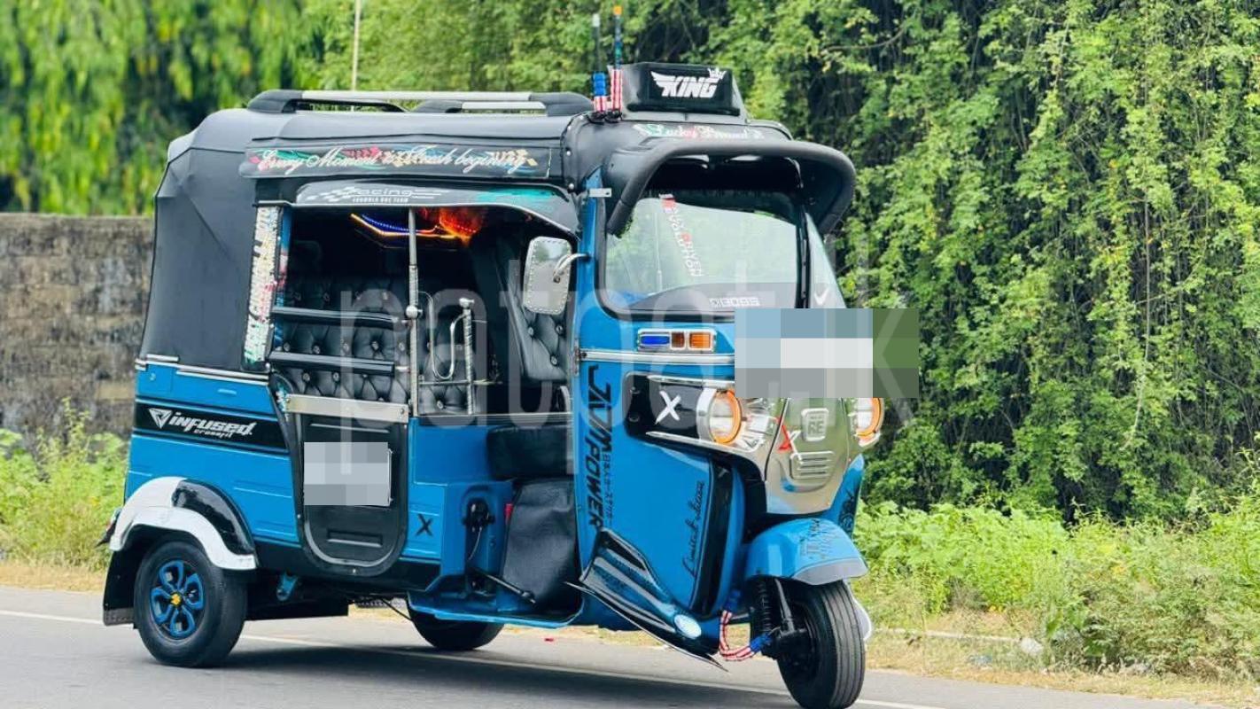 Bajaj Three Wheel 2015 - Reconditioned Three wheeler sale in Sri Lanka - patpat.lk