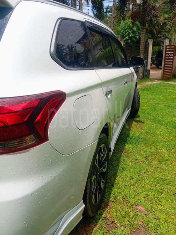 Mitsubishi Outlander 2018 - Used SUV sale in Sri Lanka - patpat.lk