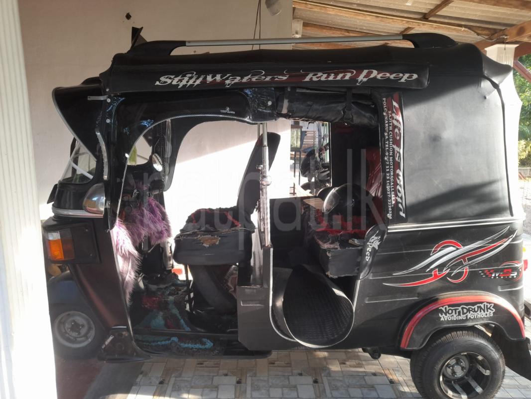 Bajaj 4 stroke 2012 - பயன்படுத்தப்பட்டது முச்சக்கர வண்டி sale in Sri Lanka - patpat.lk