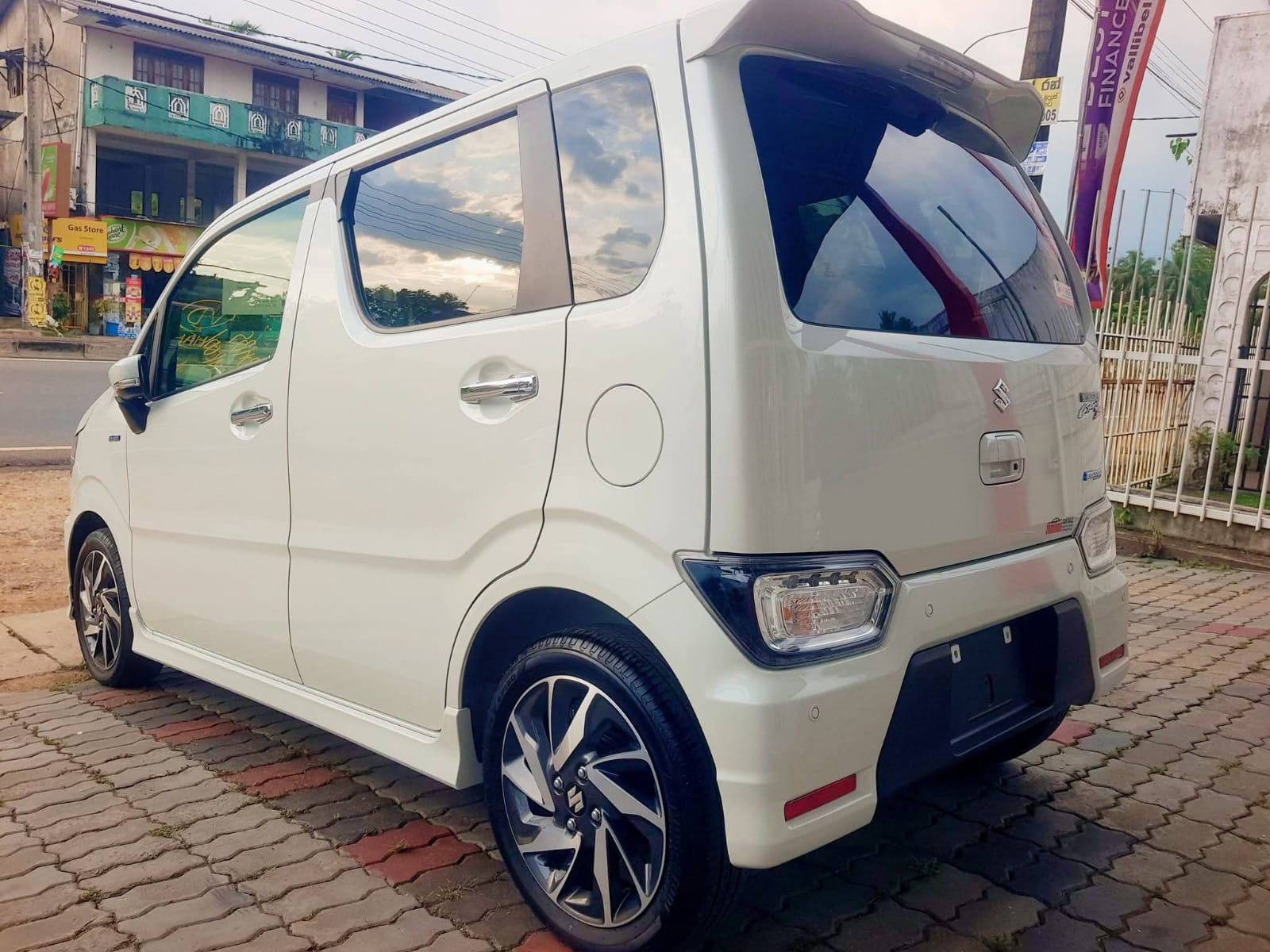 Suzuki Wagon R 2024 - Reconditioned Car sale in Sri Lanka - patpat.lk