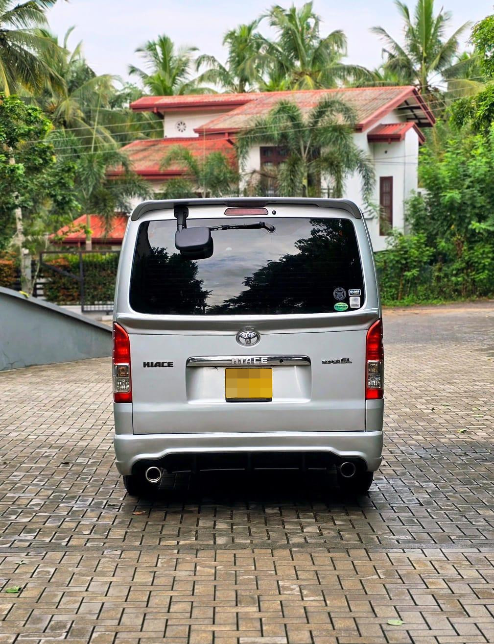 Toyota Super GL 2011 - பயன்படுத்தப்பட்டது வேன் sale in Sri Lanka - patpat.lk