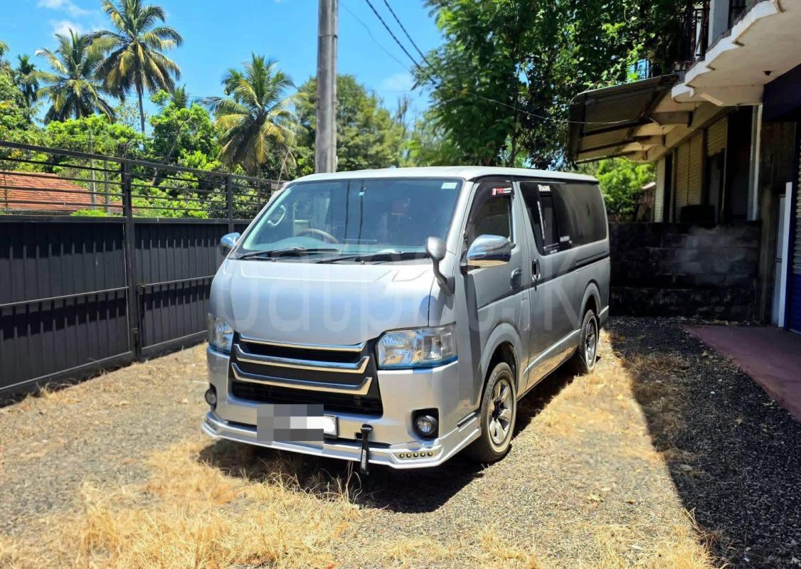Toyota Hiace 2007 - භාවිතා කරන ලද වෑන් රථය sale in Sri Lanka - patpat.lk