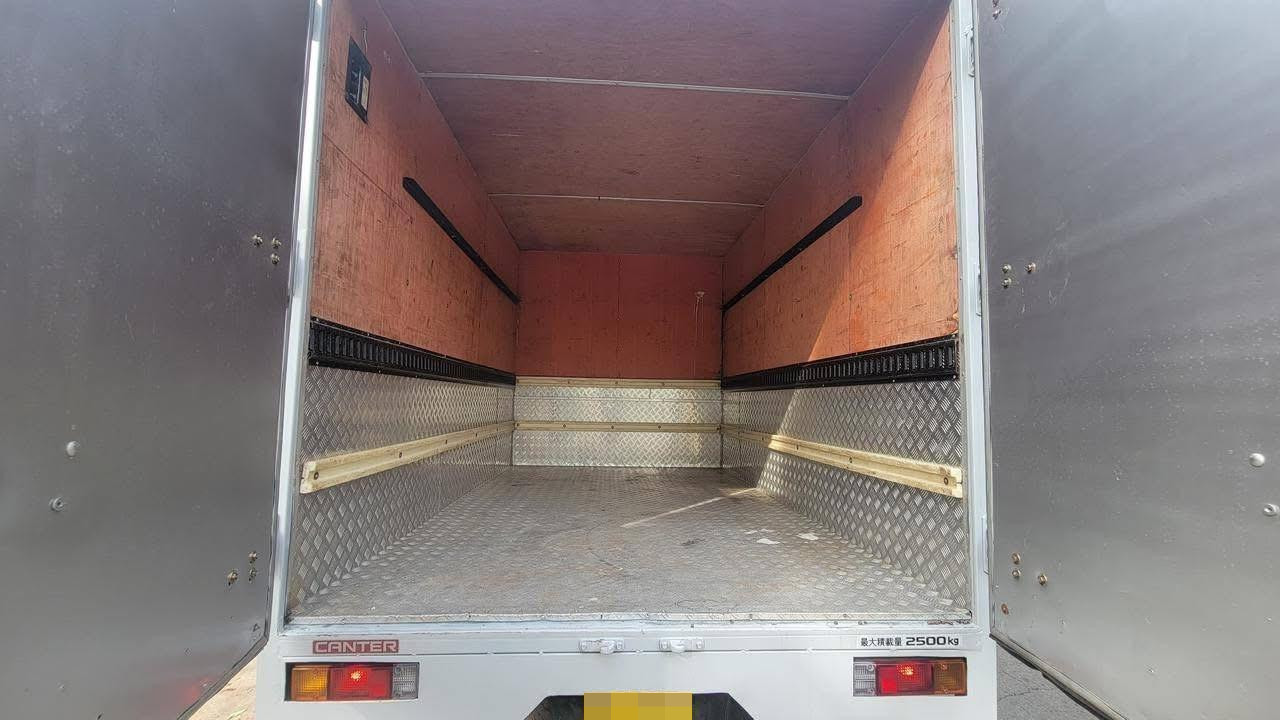 Mitsubishi Canter 2002 - பயன்படுத்தப்பட்டது டிரக் sale in Sri Lanka - patpat.lk