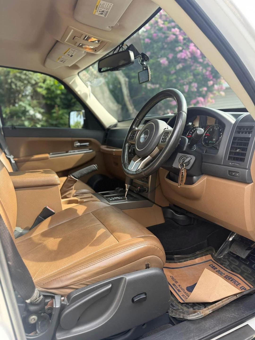Jeep Cherokee 2012 - பயன்படுத்தப்பட்டது SUV sale in Sri Lanka - patpat.lk