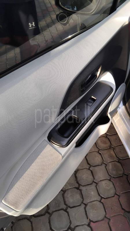 Toyota Aqua 2015 - பயன்படுத்தப்பட்டது கார் sale in Sri Lanka - patpat.lk
