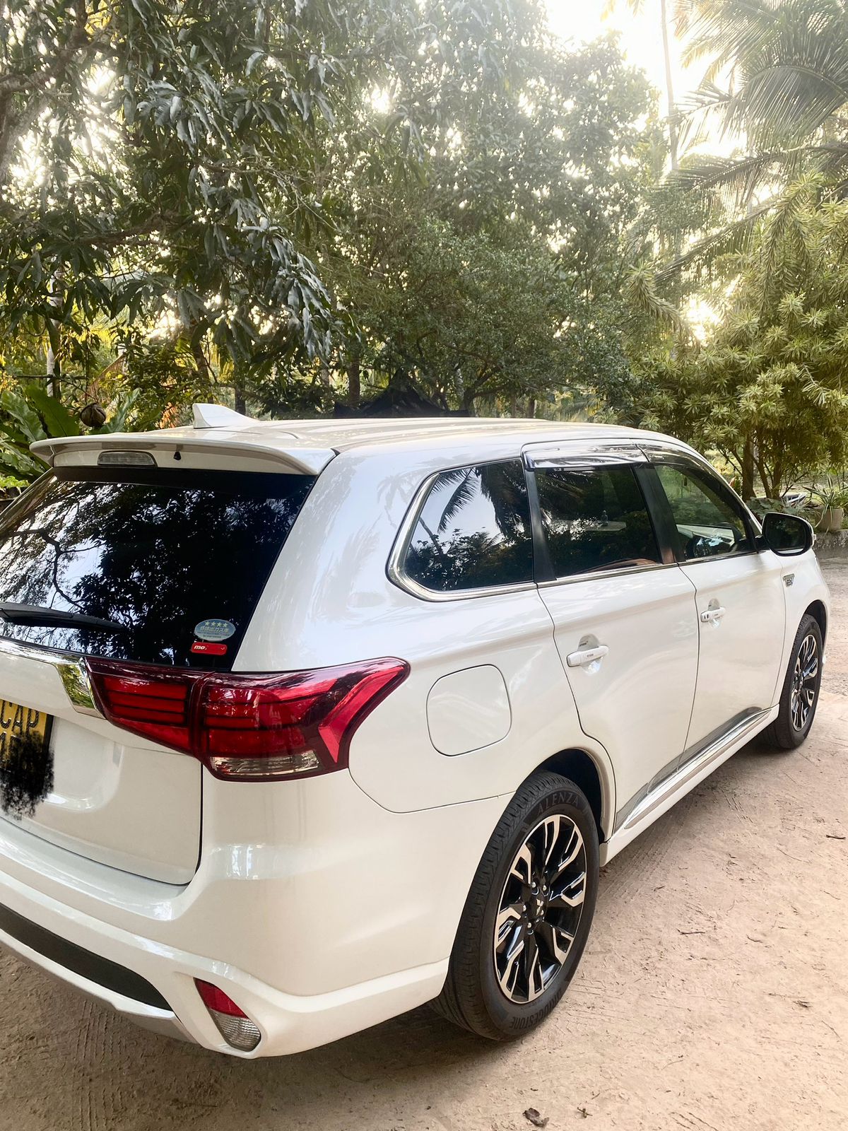 Mitsubishi Outlander 2015 - பயன்படுத்தப்பட்டது SUV sale in Sri Lanka - patpat.lk