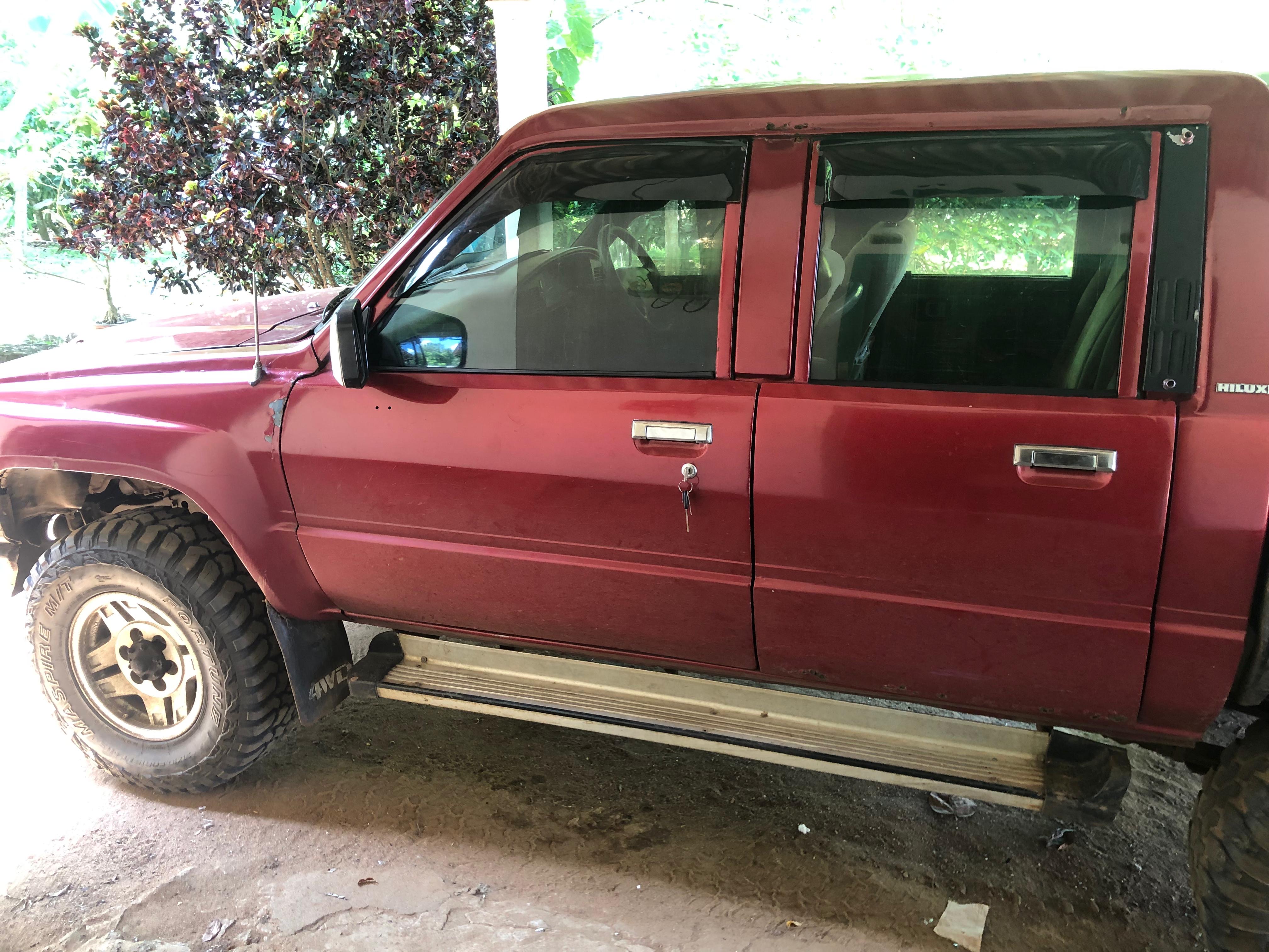 Toyota Hilux 1988 - භාවිතා කරන ලද භාණ්ඩ ප්‍රවාහන sale in Sri Lanka - patpat.lk