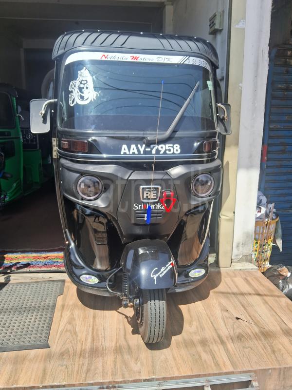 Bajaj Three Wheel 2015 - மறுசீரமைக்கப்பட்டது முச்சக்கர வண்டி sale in Sri Lanka - patpat.lk