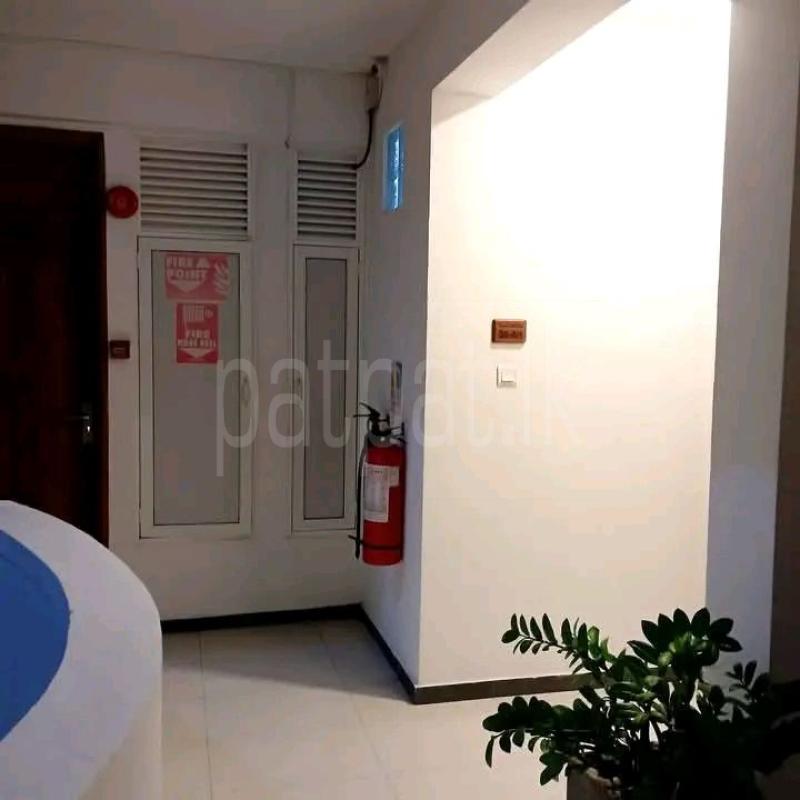 Semi Luxury Apartment for Sale in Bambalapitiya (Colombo 04)