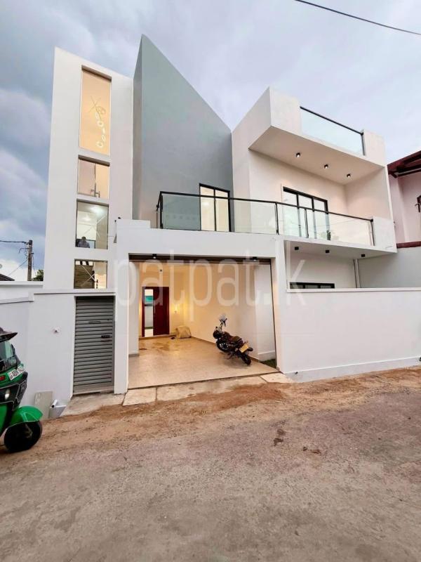 House for Sale in Athurugiriya