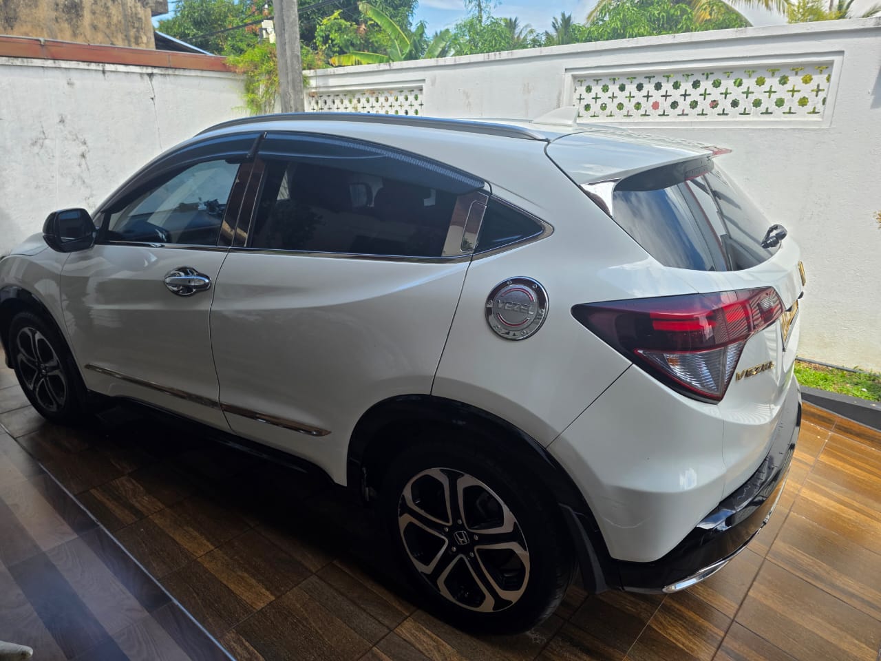 Honda Vezel 2015 - භාවිතා කරන ලද SUV රථය sale in Sri Lanka - patpat.lk