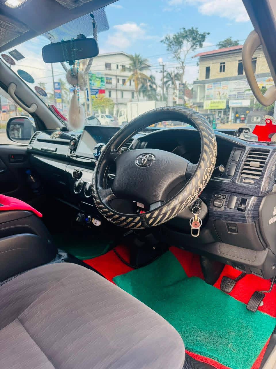 Toyota Hiace 2012 - பயன்படுத்தப்பட்டது வேன் sale in Sri Lanka - patpat.lk