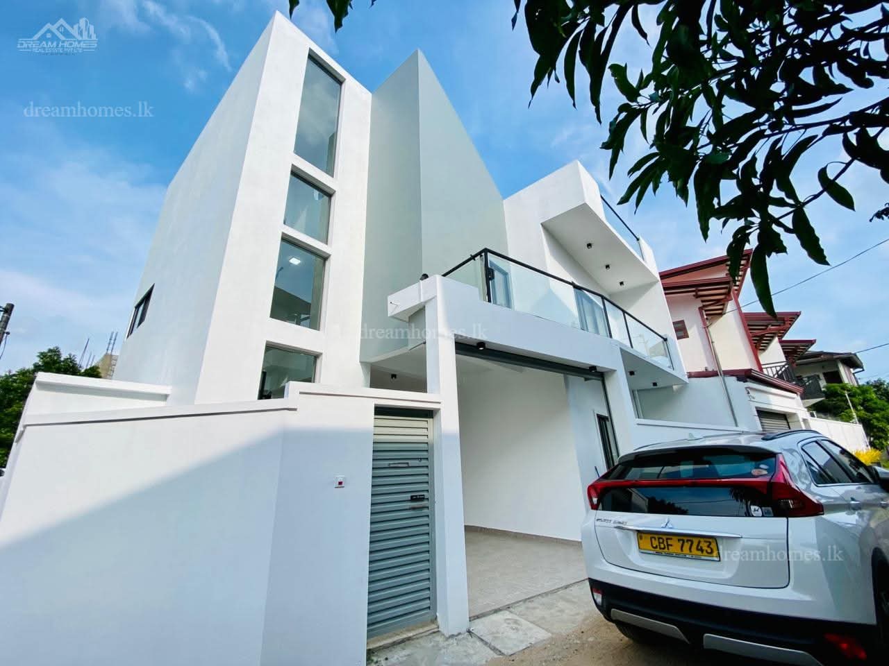 House for Sale in Athurugiriya