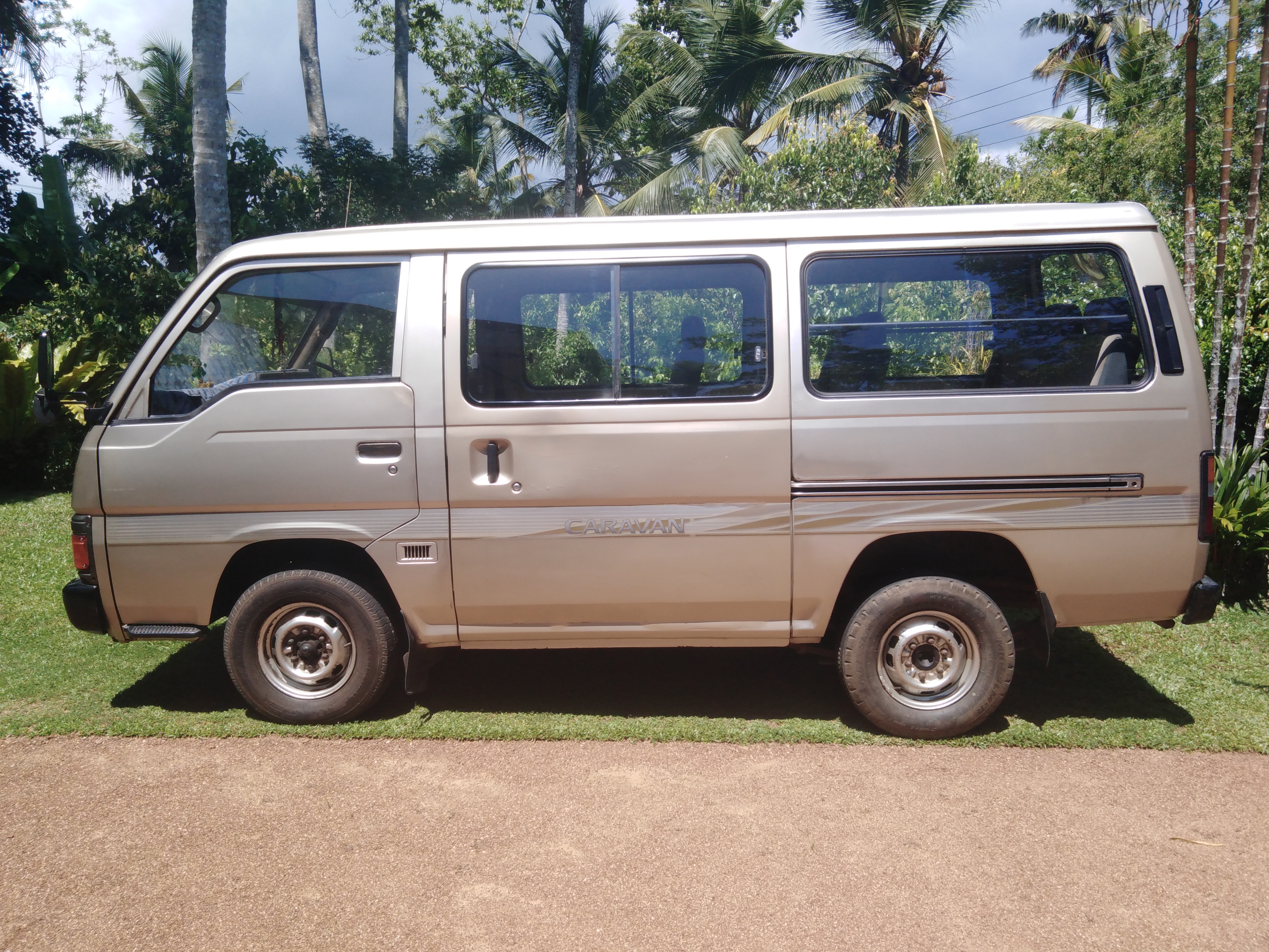 Nissan Caravan 1995 - Used Van sale in Sri Lanka - patpat.lk