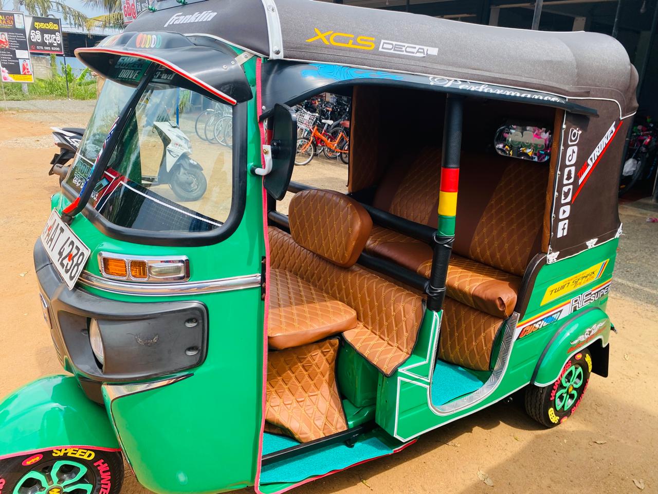 Bajaj Three Wheel 2015 - භාවිතා කරන ලද ත්‍රිරෝද රථය sale in Sri Lanka - patpat.lk