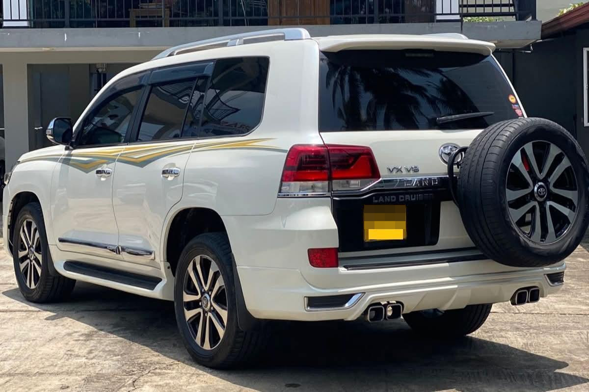 Toyota Land Cruiser 2015 - பயன்படுத்தப்பட்டது SUV sale in Sri Lanka - patpat.lk