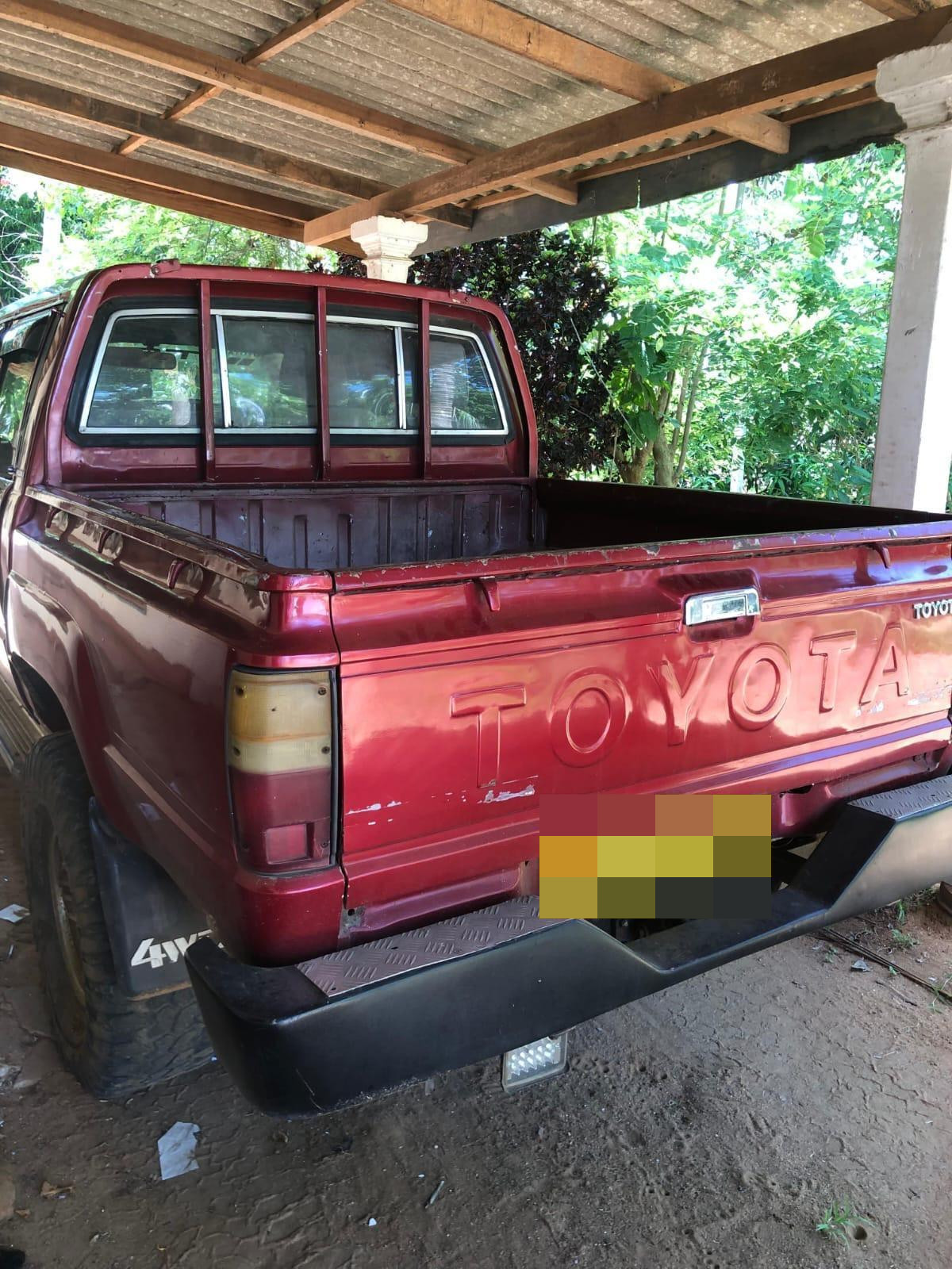 Toyota Hilux 1988 - භාවිතා කරන ලද භාණ්ඩ ප්‍රවාහන sale in Sri Lanka - patpat.lk