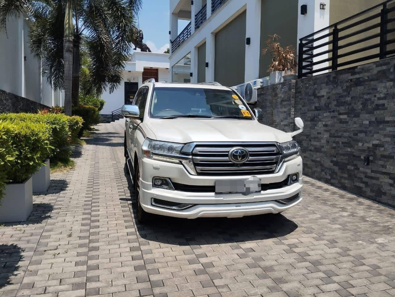 Toyota Land Cruiser Prado 2017 - பயன்படுத்தப்பட்டது SUV sale in Sri Lanka - patpat.lk
