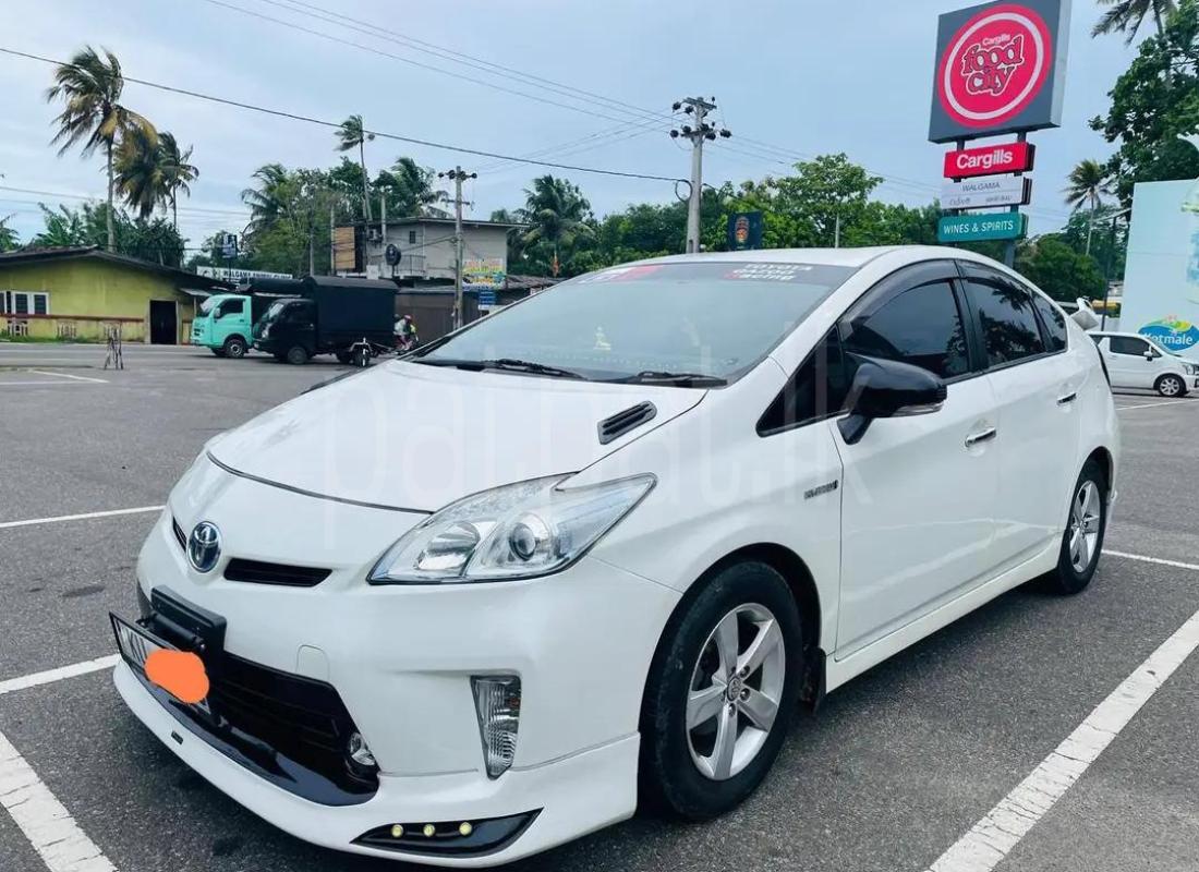 Toyota Prius 2010 - பயன்படுத்தப்பட்டது கார் sale in Sri Lanka - patpat.lk