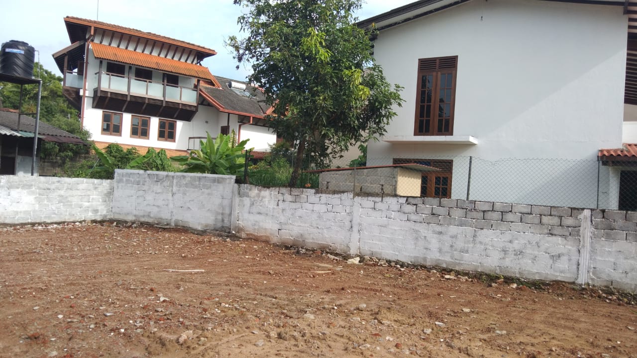 Commercial Land for Sale in Pelawatta
