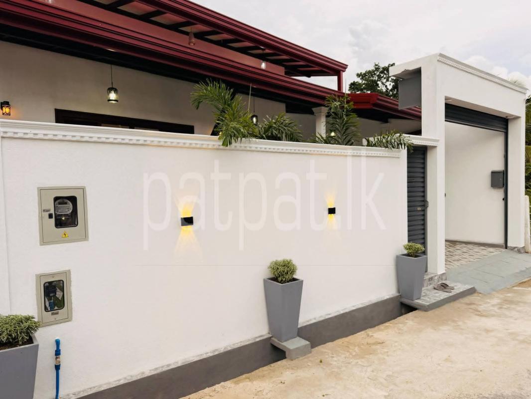 House for Sale in Kiriwattuduwa